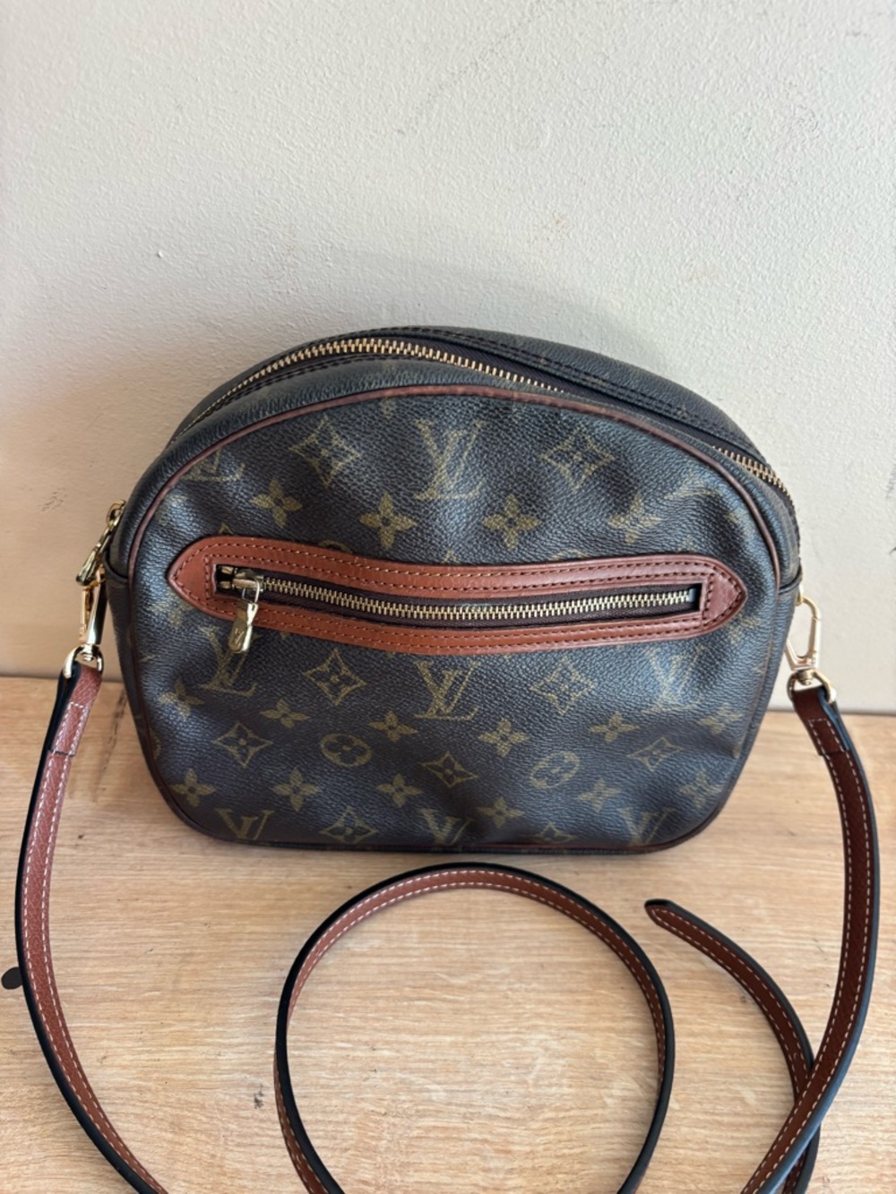 Authentic Louis Vuitton crossbody bag monogram - Picture 8 of 14